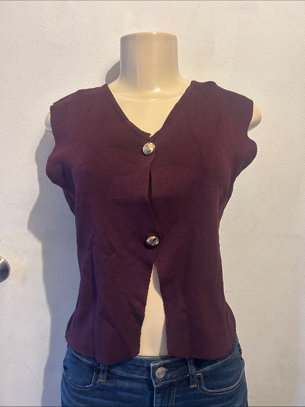Sleeveless V-Neck Button Front Tank in Plum